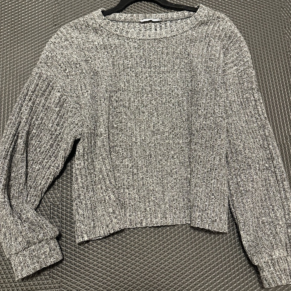 Gray Women's cropped thin sweater